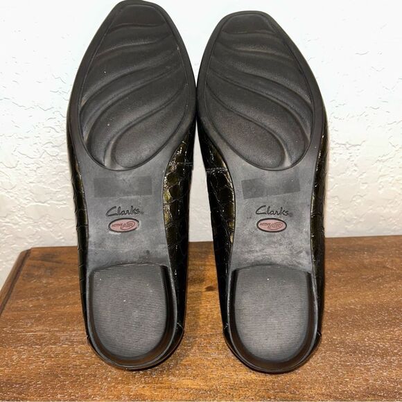 Clarks Everyday Active Air Croc Embossed Slip On Loafer Shoes - Picture 8 of 10